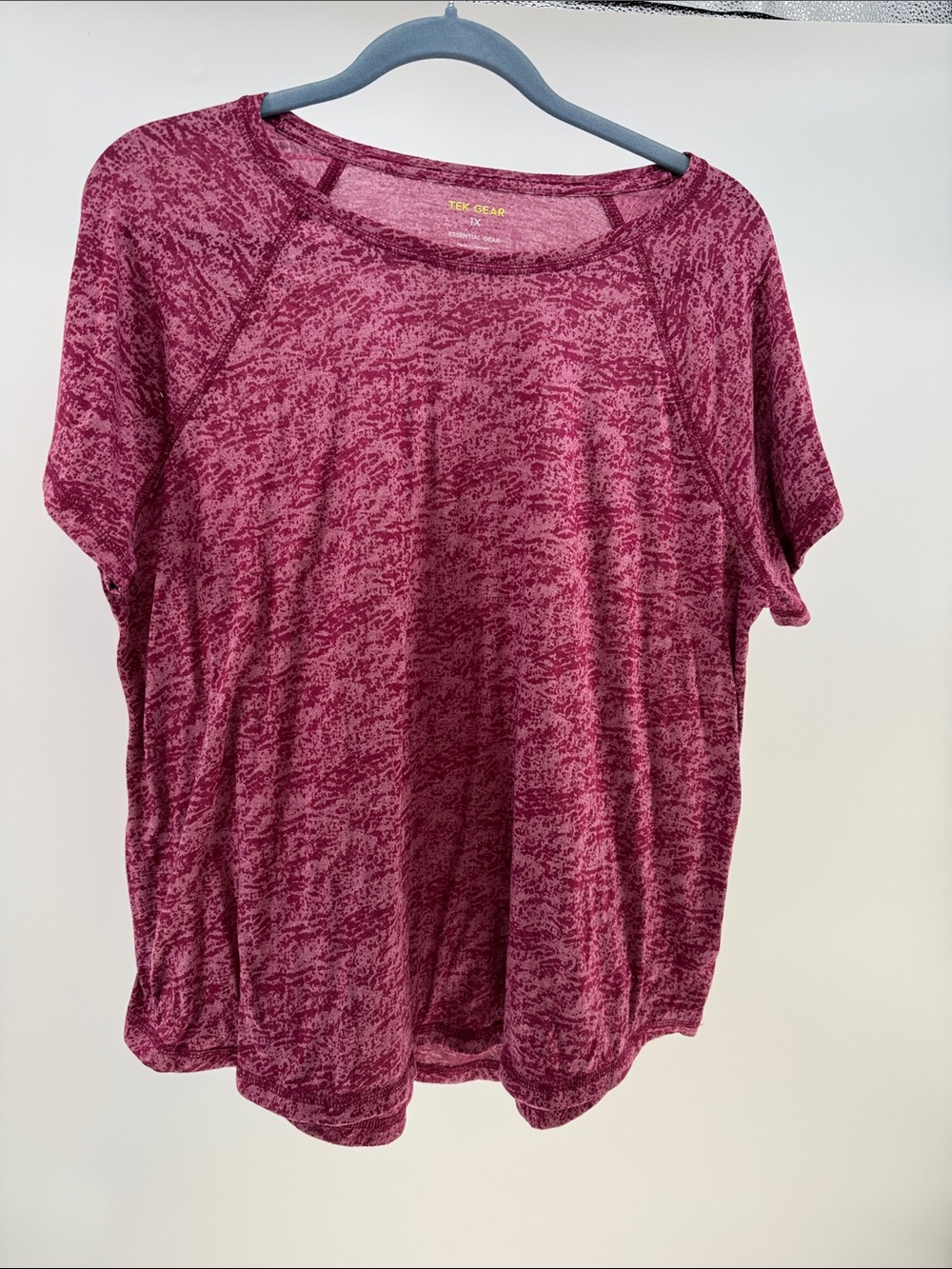 tek gear heathered short sleeve tee in magenta